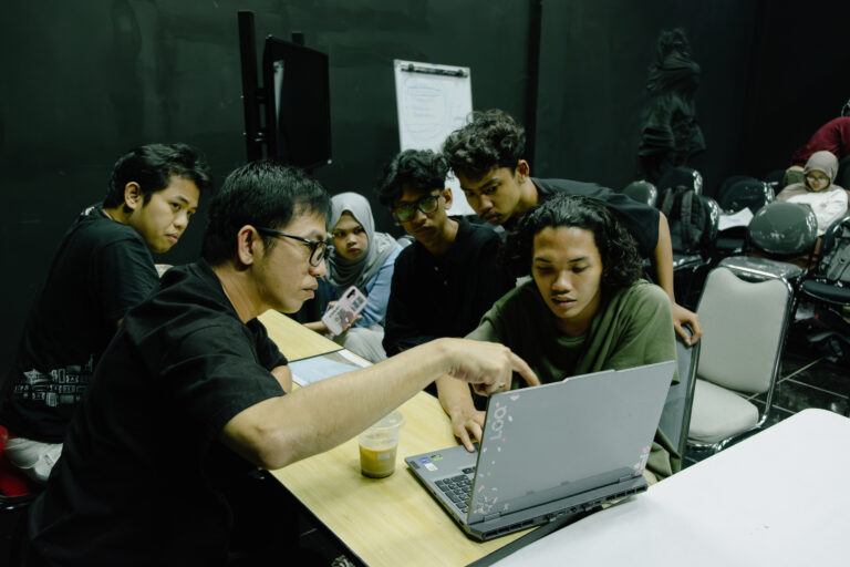 proses mahasiswa pitching bersama yongki ongestu